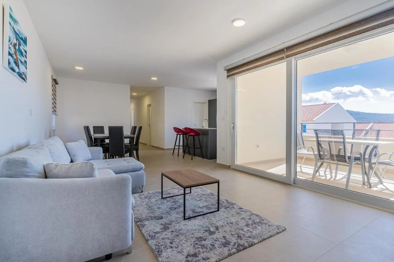 Blue Pearl Apartment Cres