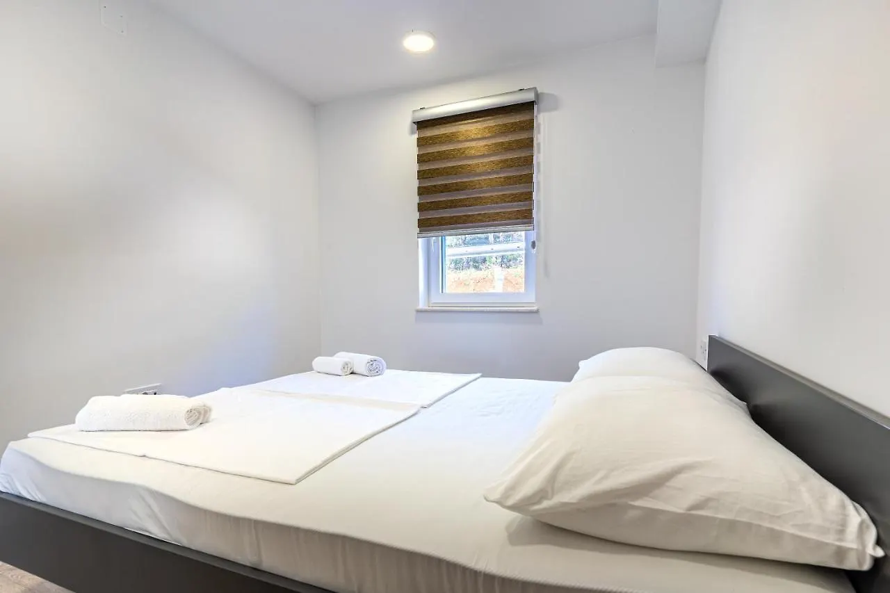 Blue Pearl Apartment Cres