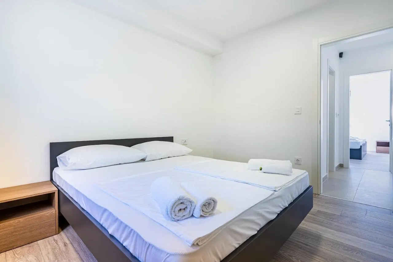 Blue Pearl Apartment Cres