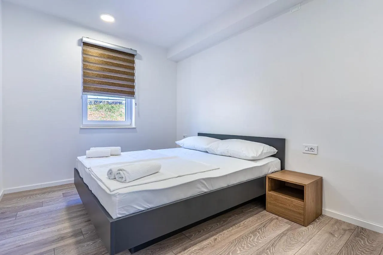 Blue Pearl Apartment Cres