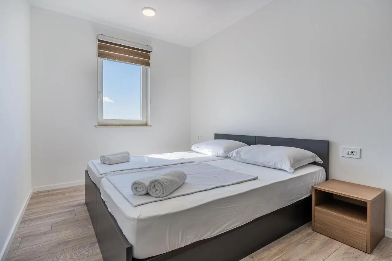 Blue Pearl Apartment Cres