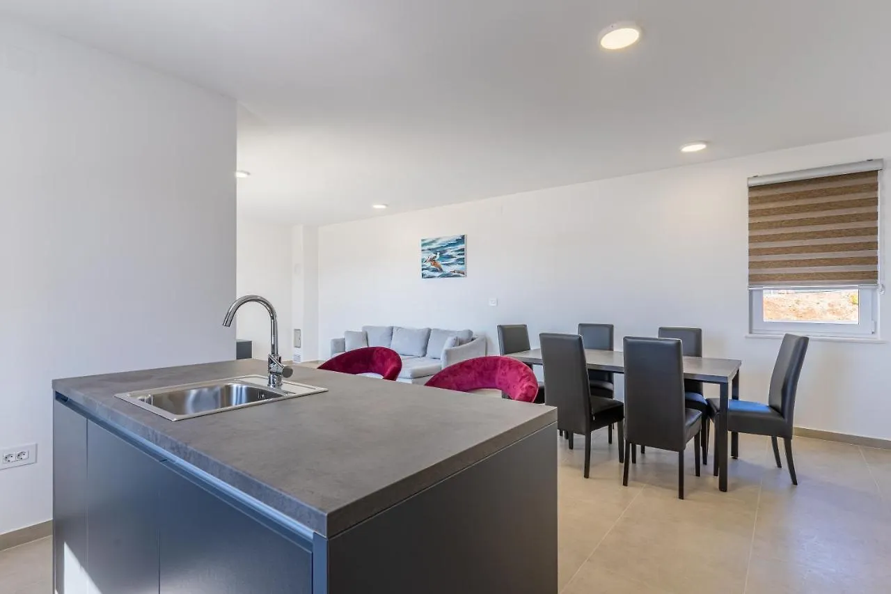 Blue Pearl Apartment Cres