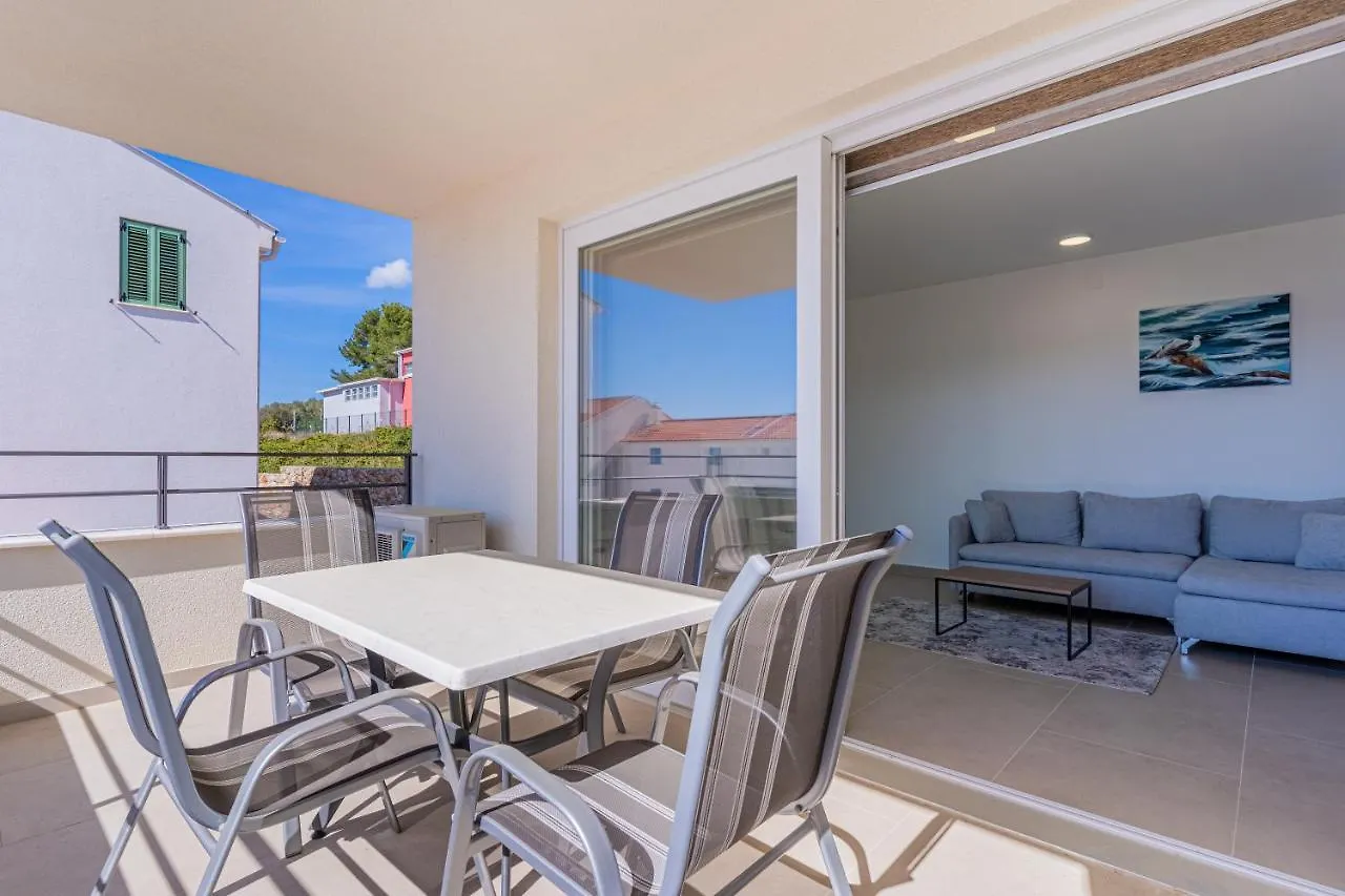Blue Pearl Apartment Cres