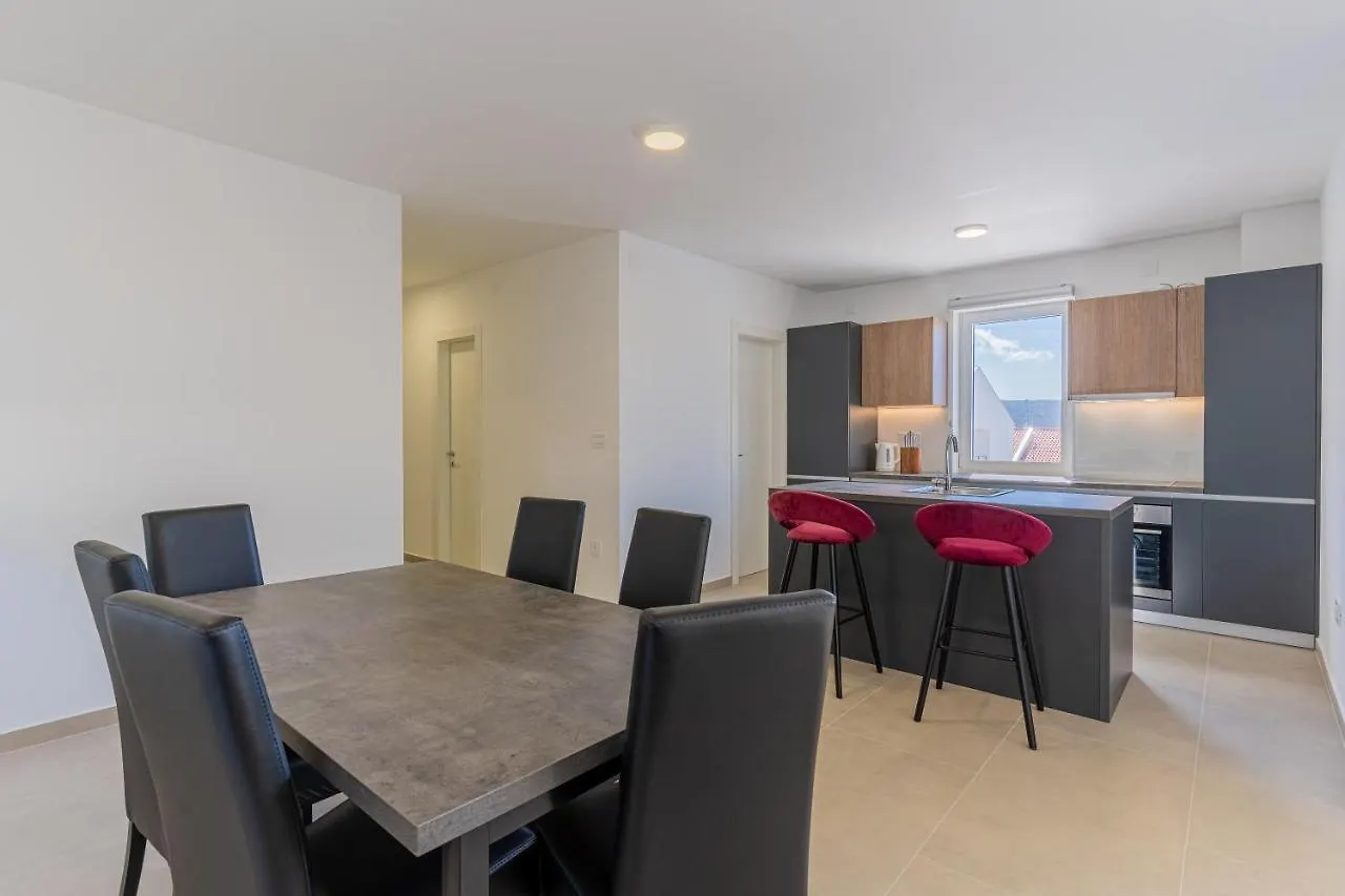 Blue Pearl Apartment Cres