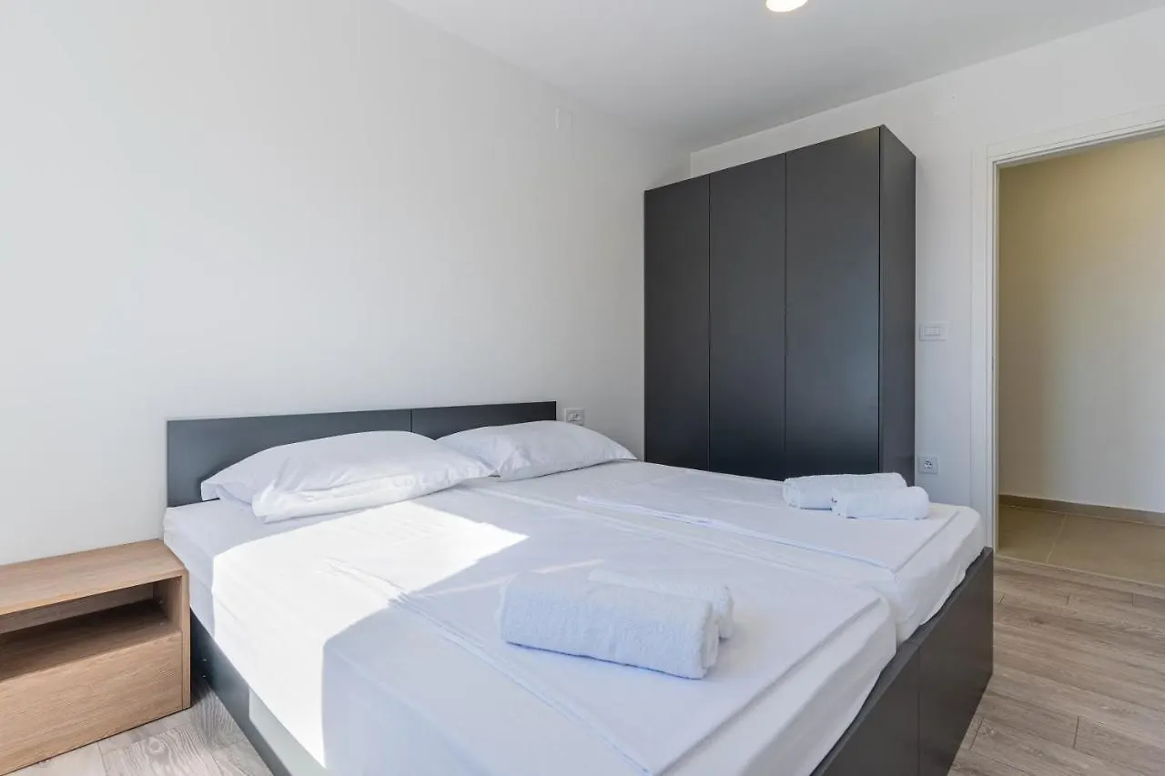 Blue Pearl Apartment Cres