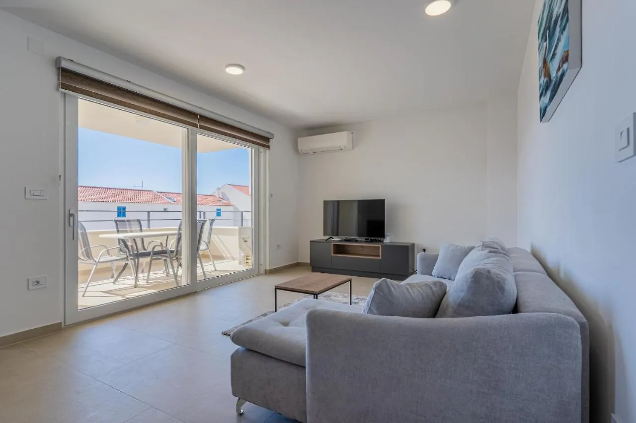 Blue Pearl Apartment Cres