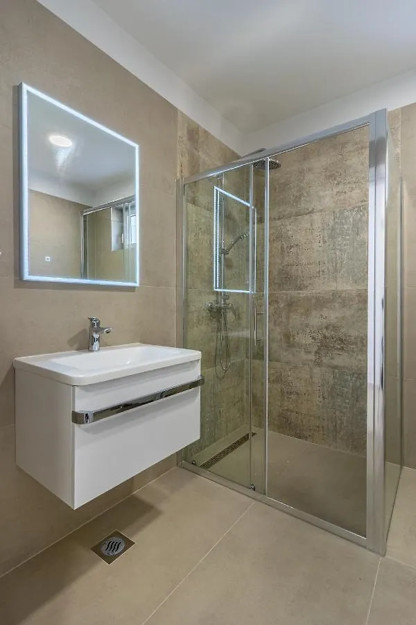Blue Pearl Apartment Cres