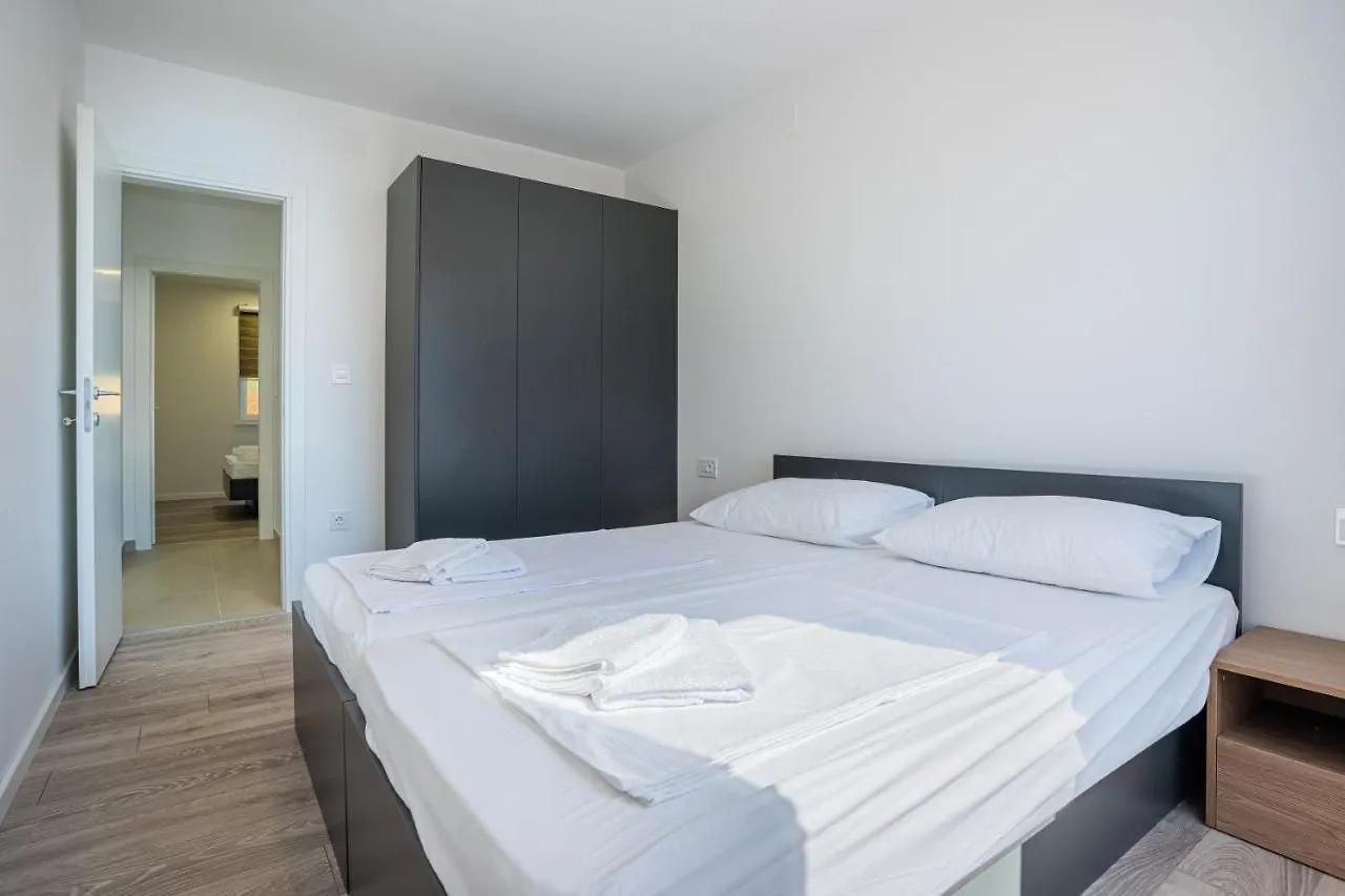 Blue Pearl Apartment Cres