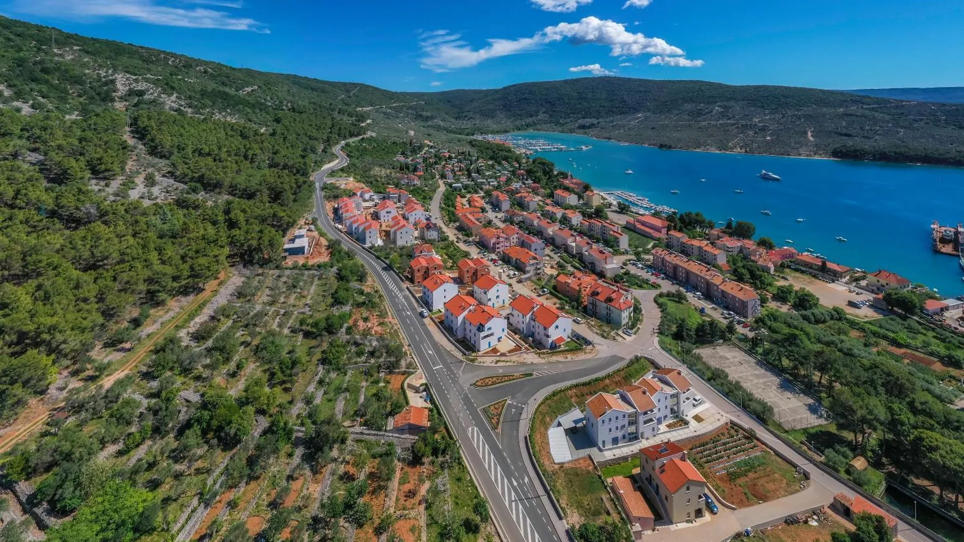 Blue Pearl Apartment Cres